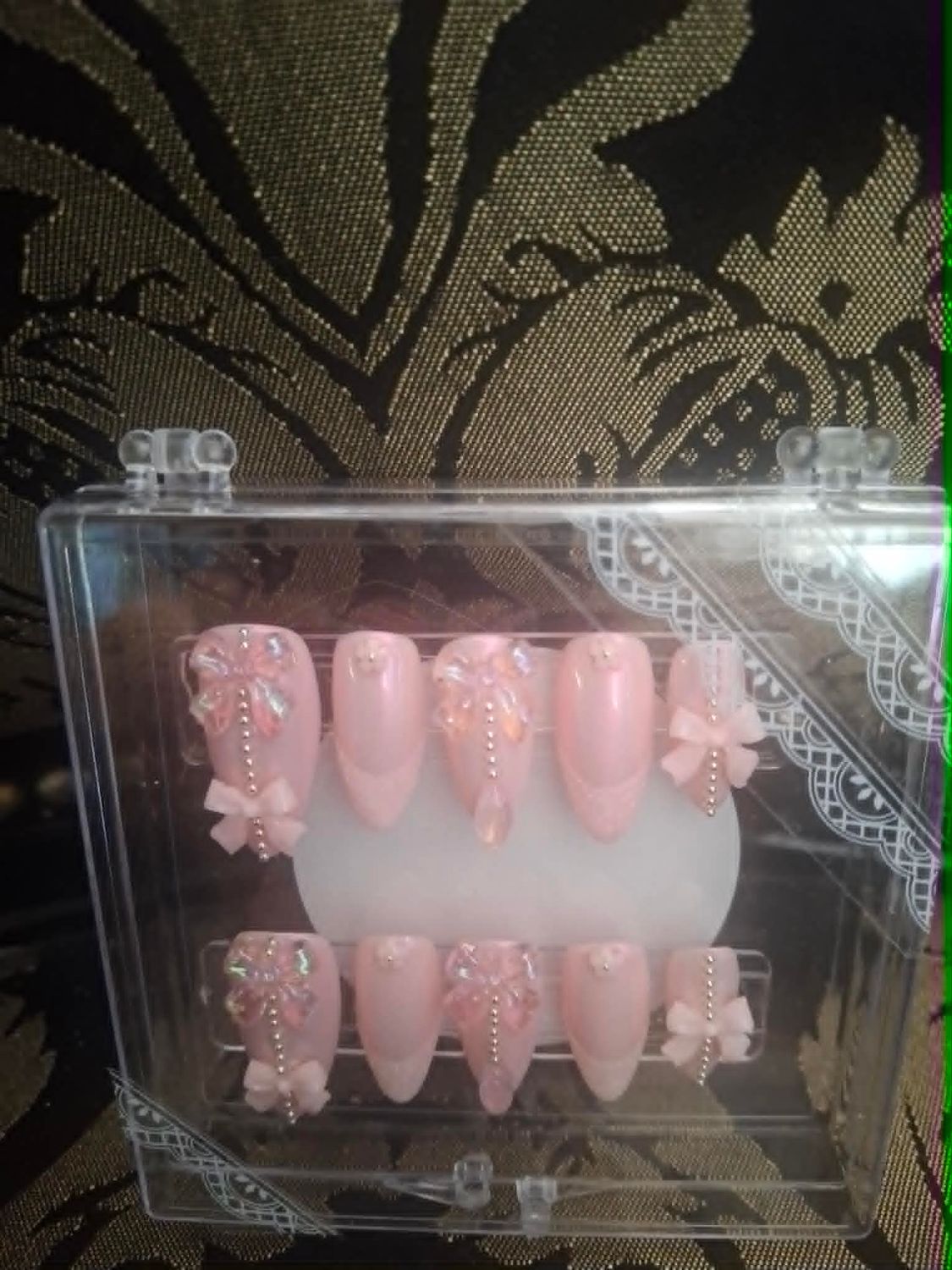 Sweet ribbons nails