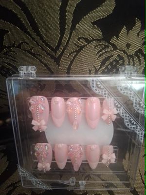 Sweet ribbons nails