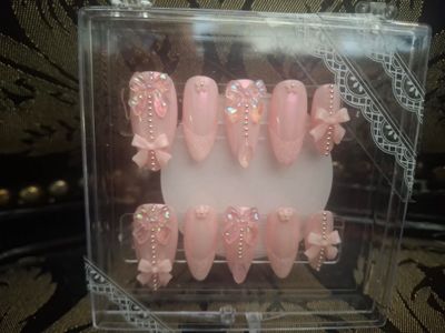 Sweet ribbons nails