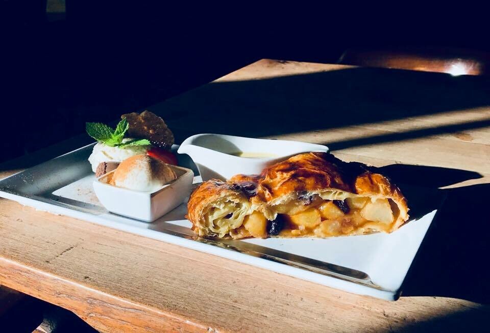 APFELSTRUDEL APFELSTRUDEL