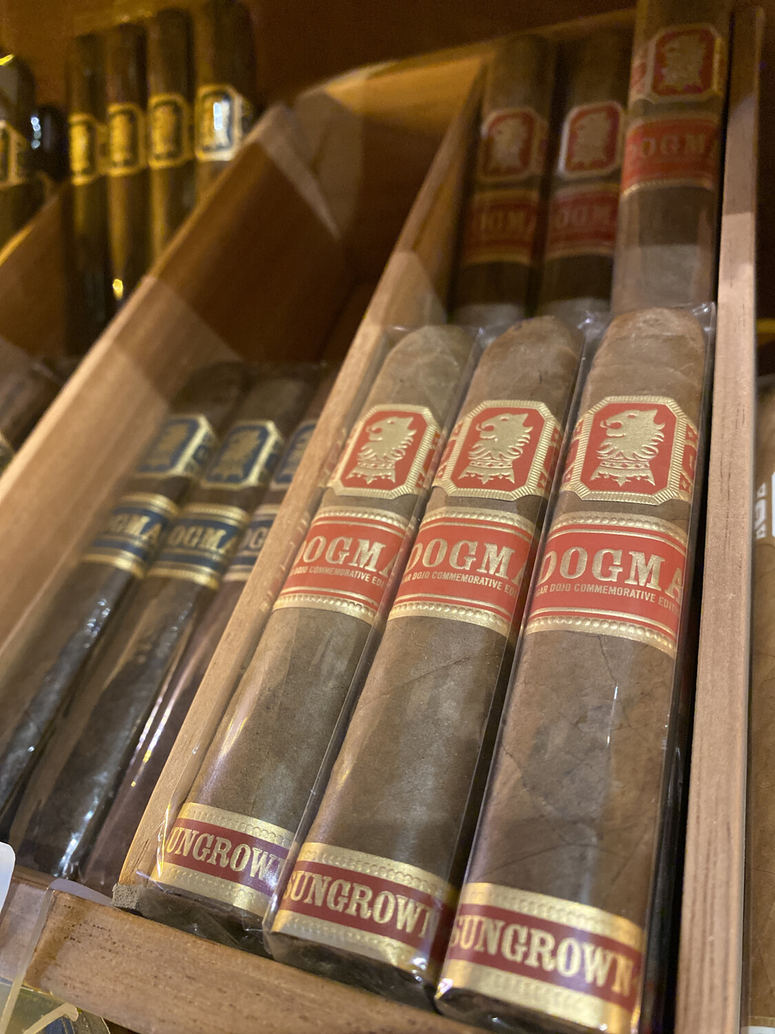 DE Red Sungrown Dojo Dogma Box Press Robusto, 24&#39;s