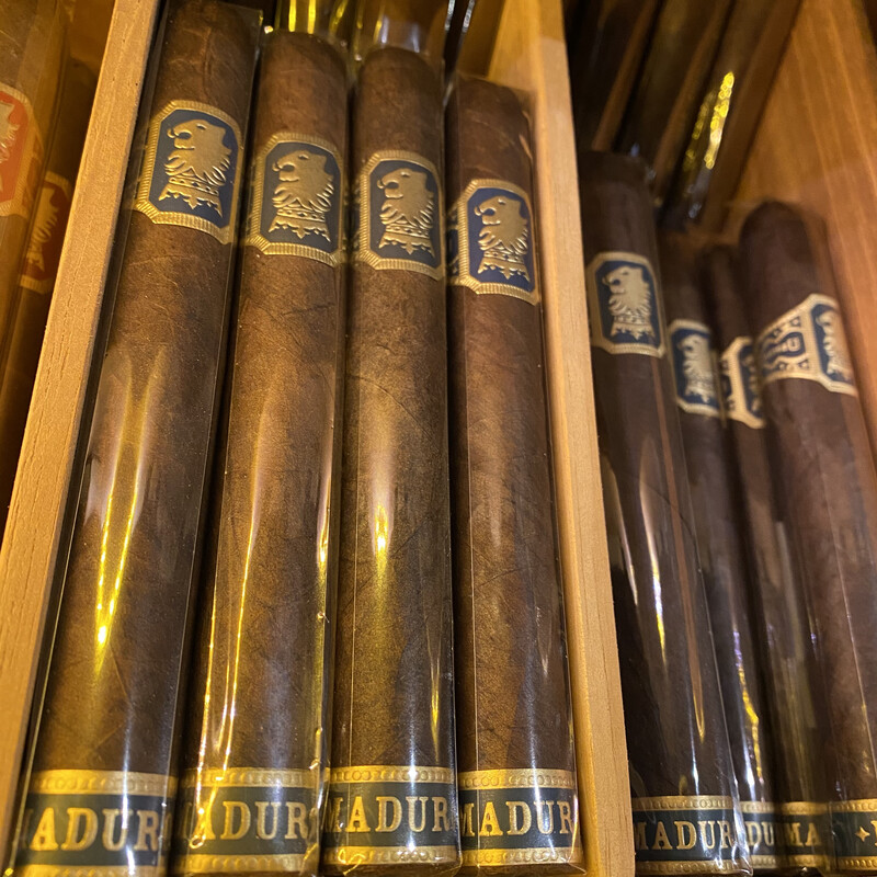 DE Undercrown Maduro Corona Viva 5-5/8x46, 25&#39;s