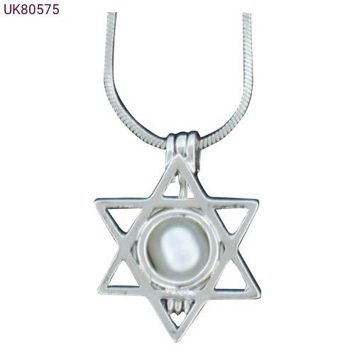 Lucky Fresh Pearl Pendant Necklace