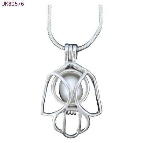 Lucky Fresh Pearl Pendant Necklace