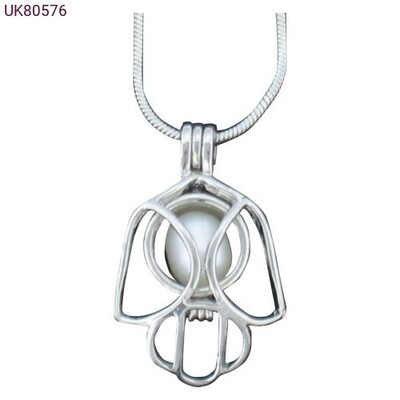 Lucky Fresh Pearl Pendant Necklace