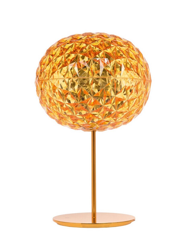 Planet sur pied jaune