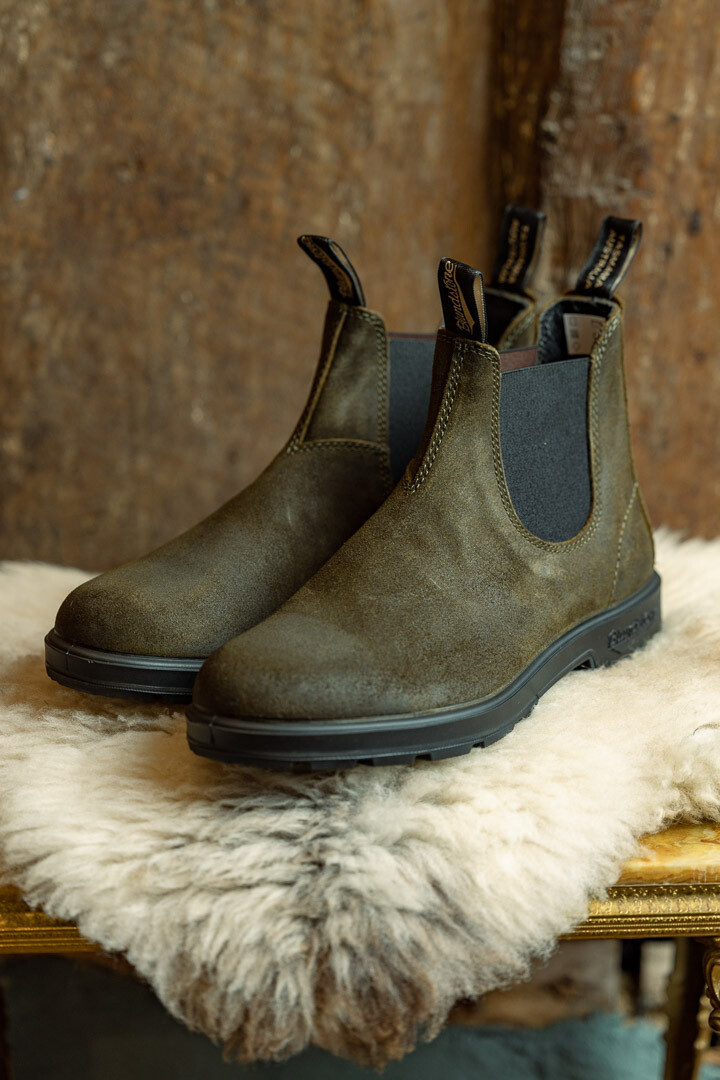 blundstone dark olive suede