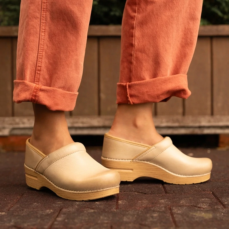 Dansko W&#39;s Professional Clog Sand