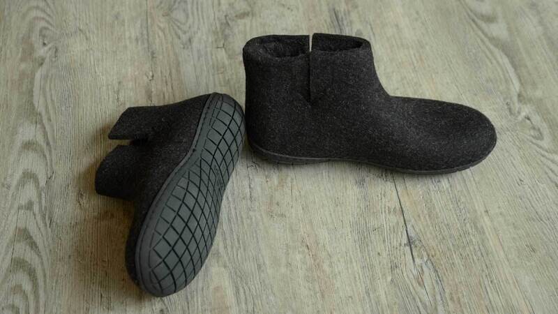 Glerups M's and W's Unisex Felt Slipper Low Boot Charcoal w/ Black Rubber Bottom