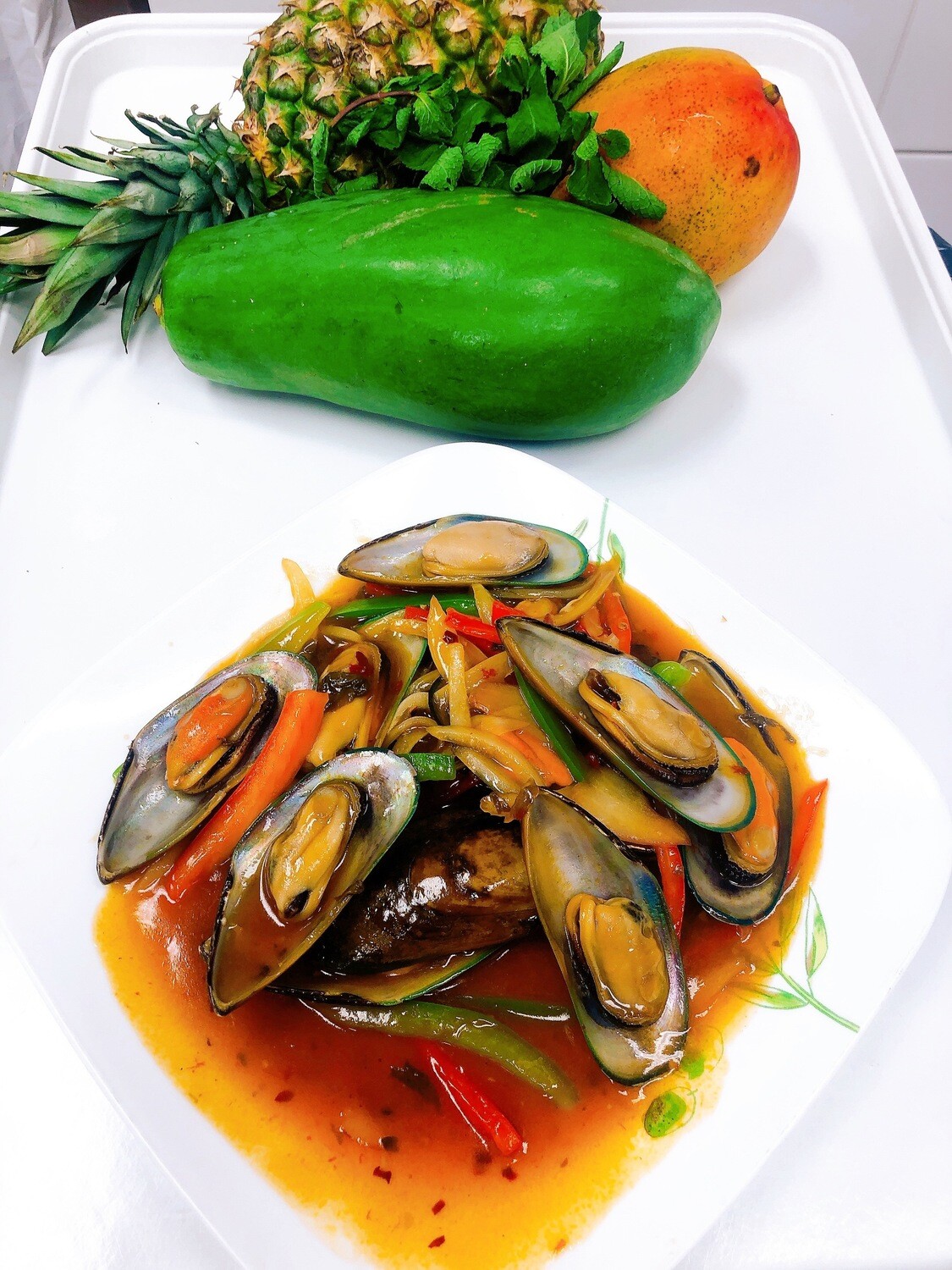 109- Stir Fried Mussel with basil leaves (12 pcs)