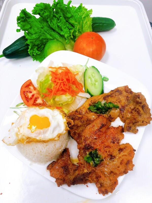 505- Grilled Pork Chop, Chicken, Fried Egg, with Steamed Rice