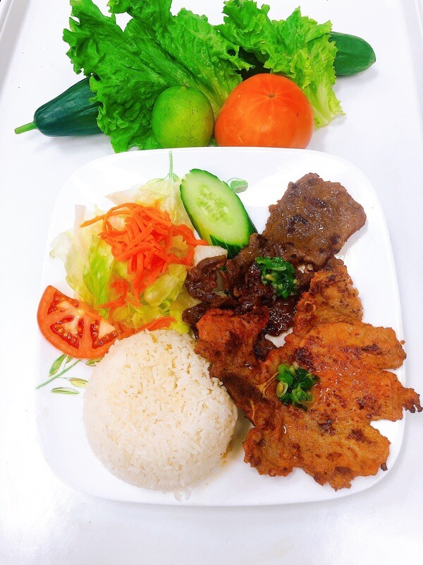 511- Grilled Beef on Steamed Rice (Plus One Item)