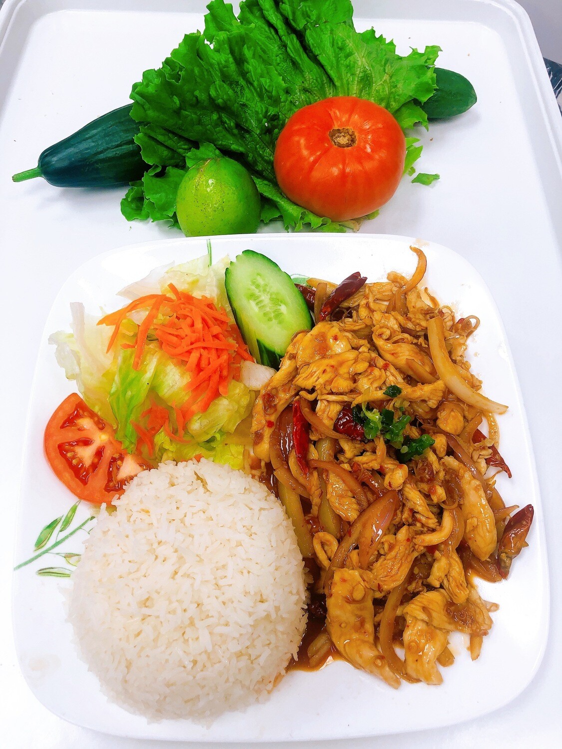 513- Stir Fried (Beef Or Chicken) with Lemon Grass and Hot Pepper on Steamed Rice