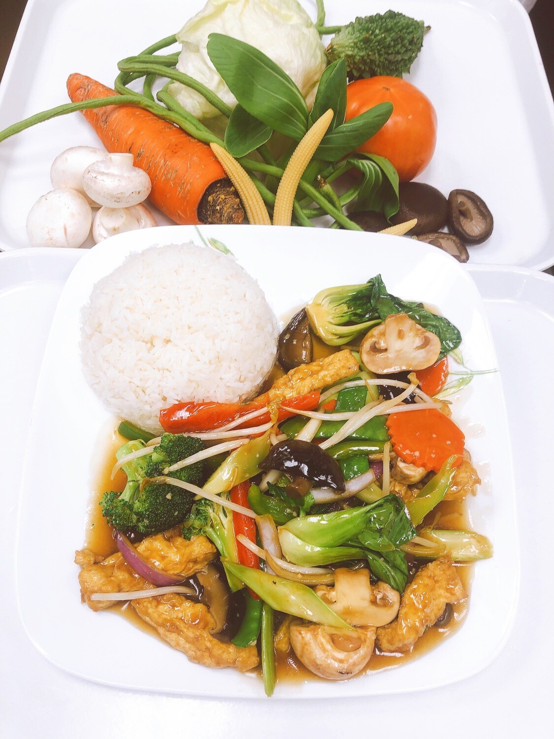 607- Stir Fried Vegetables, Mushrooms, and Tofu with Steamed Rice