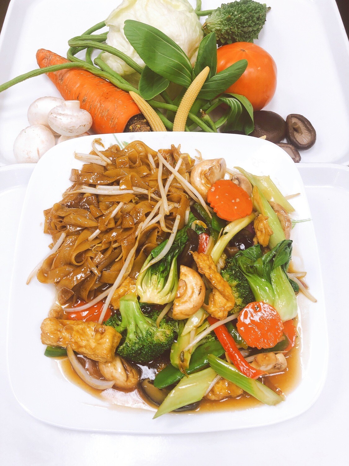 605- Stir Fried Vegetables, Mushrooms, and Tofu with Rice Noodles