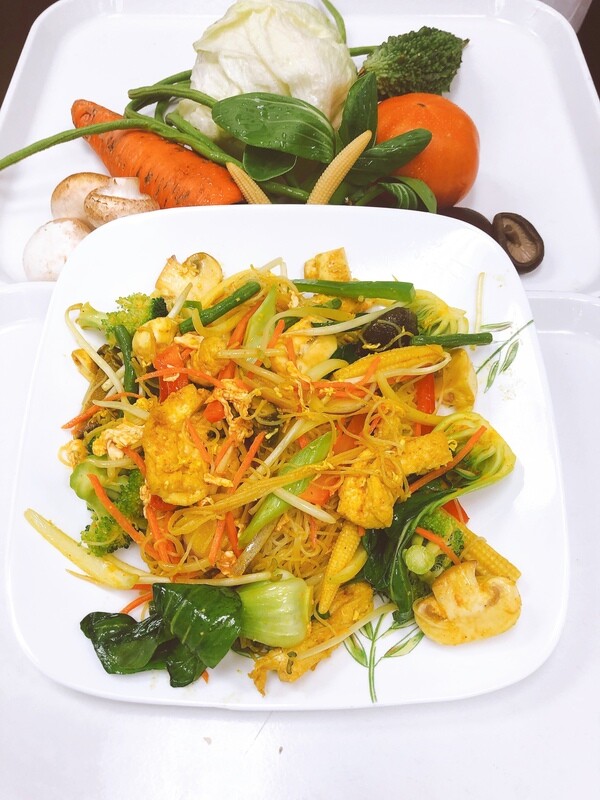 610- Singapore&#39;s Style Stir Fried Vegetables, Tofu, Mushrooms Vermicelli with Egg