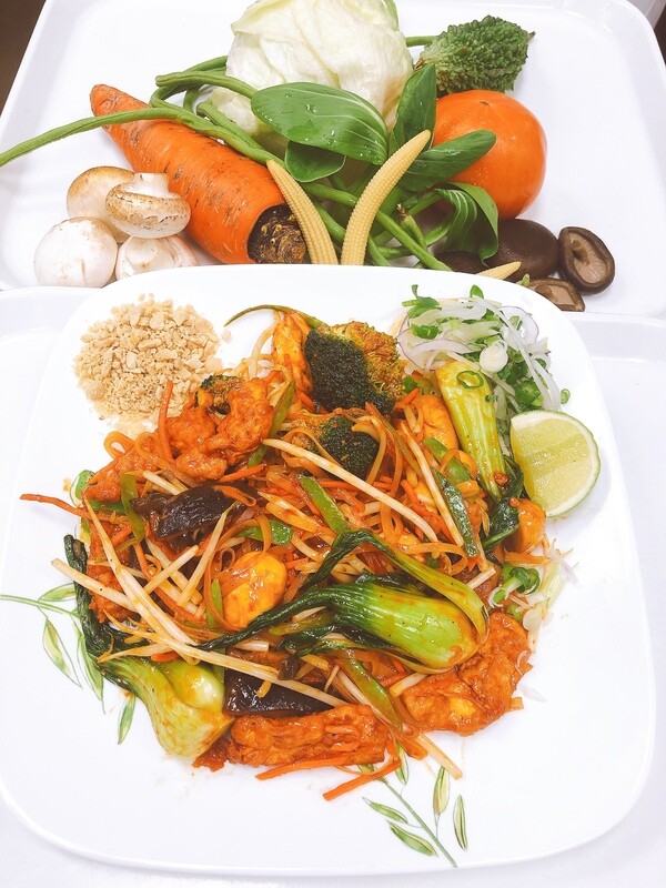 611- Vegetable Pad Thai, Mushrooms, Tofu, and Egg