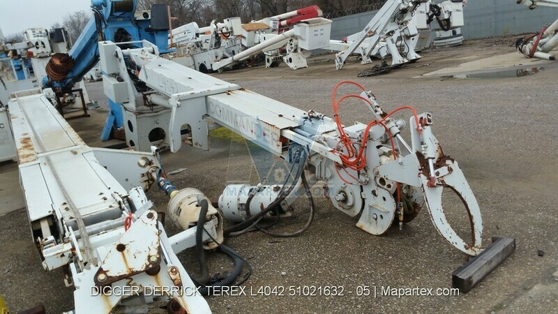 DIGGER DERRICK TEREX L4042