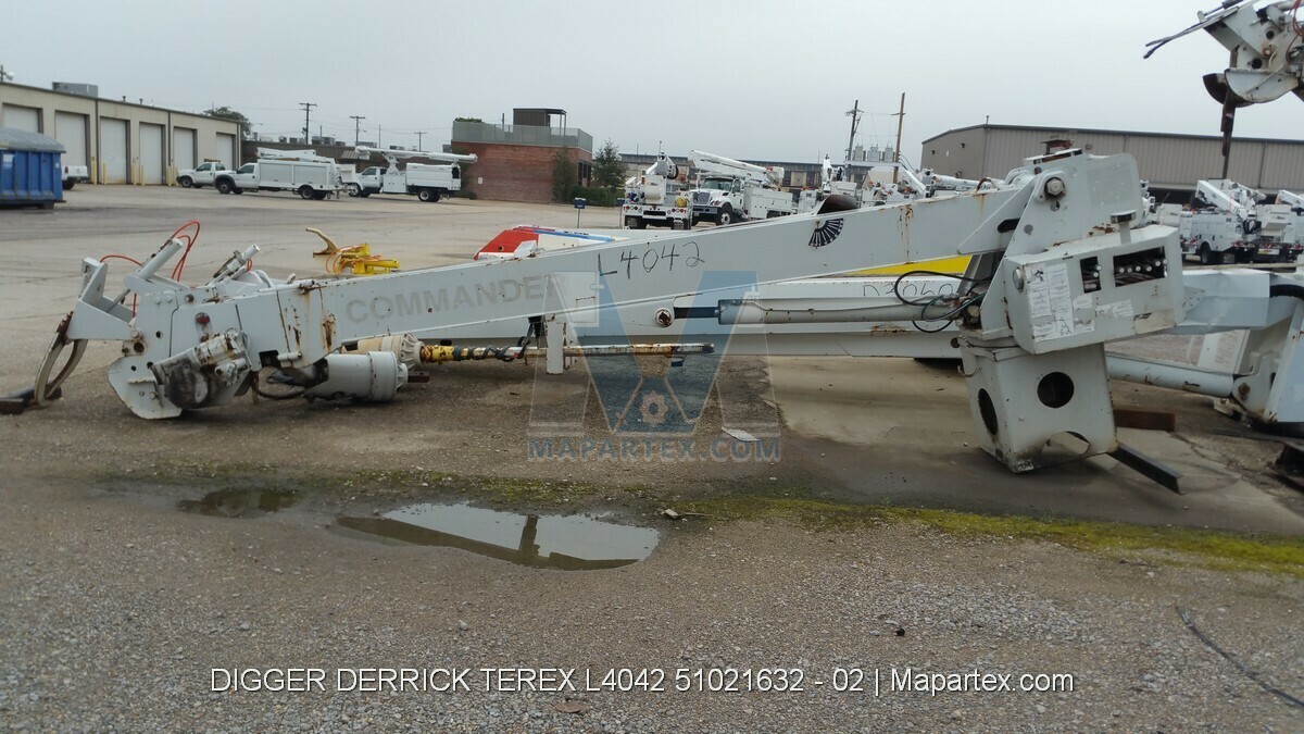 DIGGER DERRICK TEREX L4042