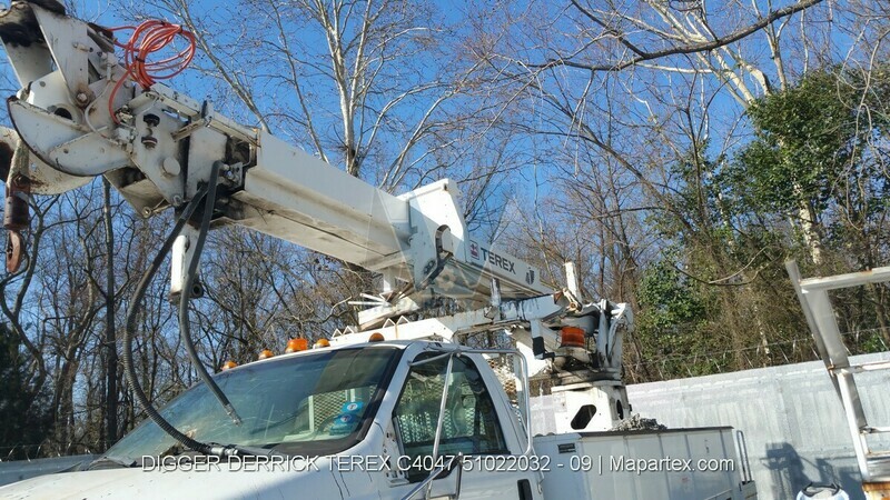 DIGGER DERRICK TEREX C4047