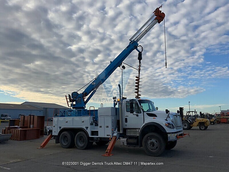 DIGGER DERRICK TRUCK ALTEC DM47