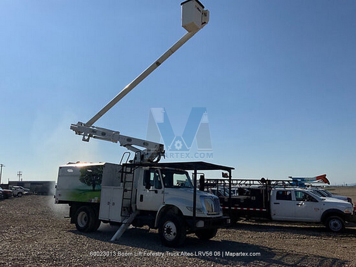 BOOM LIFT FORESTRY TRUCK  ALTEC LRV-56