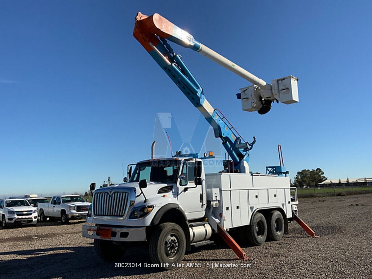 BOOM LIFT TRUCK INTERNATIONAL ALTEC 60 FT