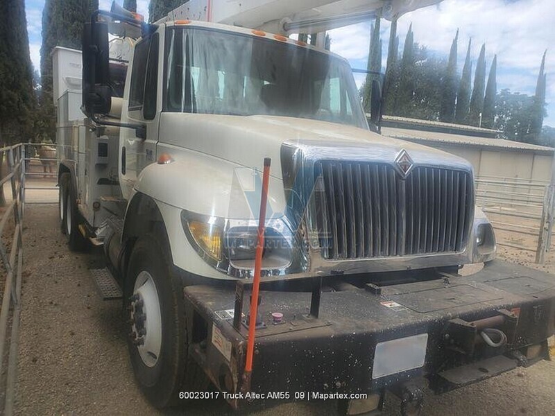 BOOM LIFT TRUCK INTERNATIONAL ALTEC 60 FT