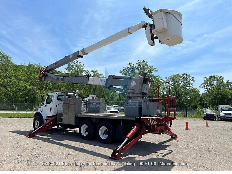 BOOM LIFT TRUCK FREIGHTLINER ALTEC 100FT
