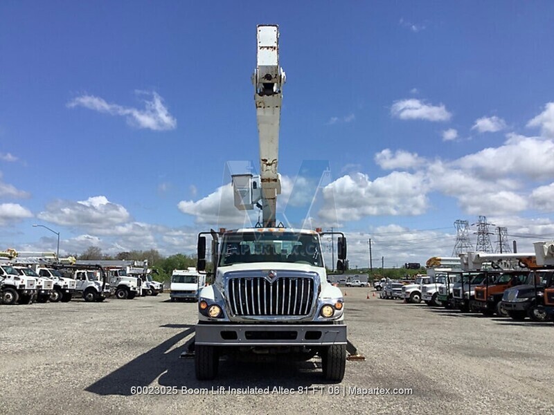 BUCKET TRUCK INTERNATIONAL ALTEC 81 FT