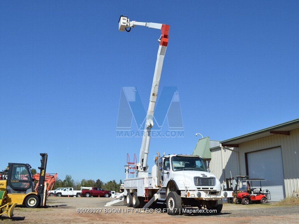 BUCKET TRUCK FREIGHTLINER ALTEC 82 FT