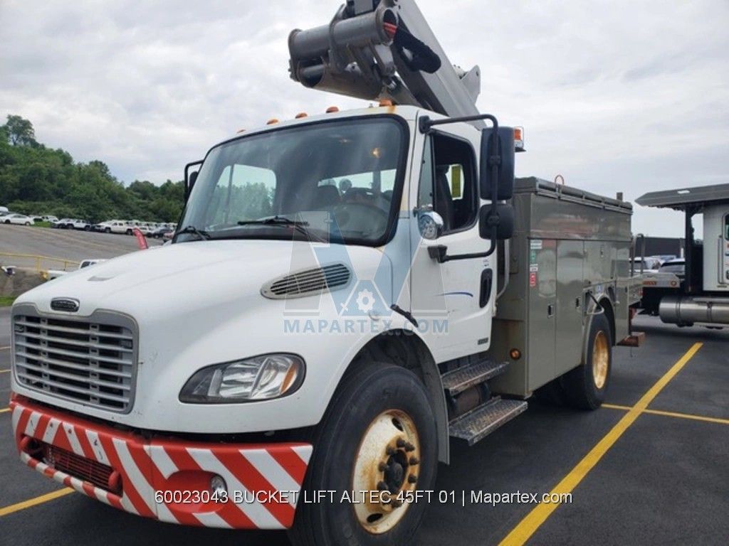 BUCKET TRUCK FREIGHTLINER ALTEC 45 FT