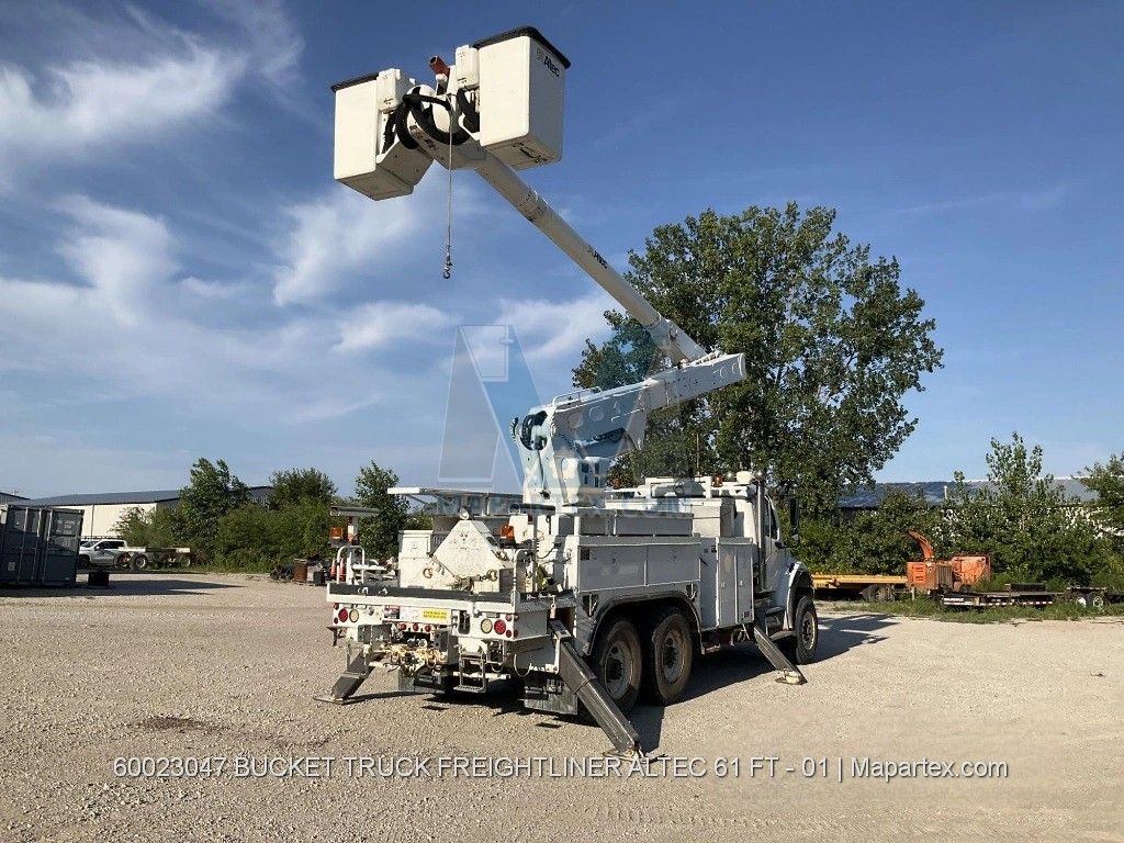 BUCKET TRUCK FREIGHTLINER ALTEC 61 FT