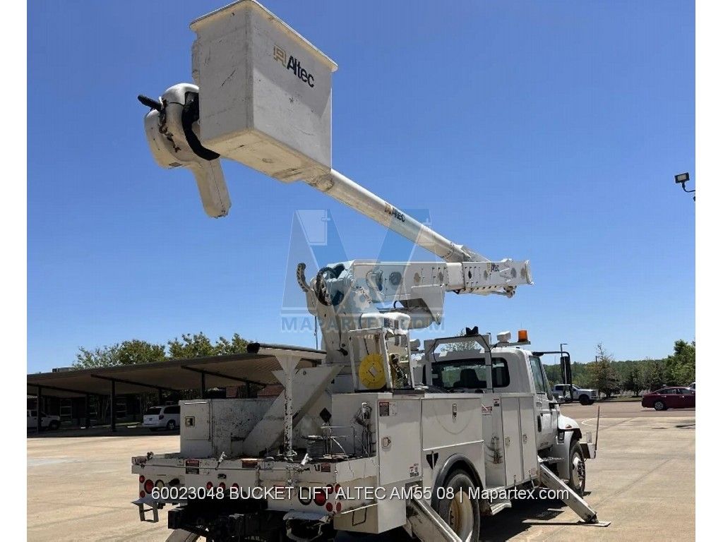 BUCKET TRUCK INTERNATIONAL ALTEC 60 FT
