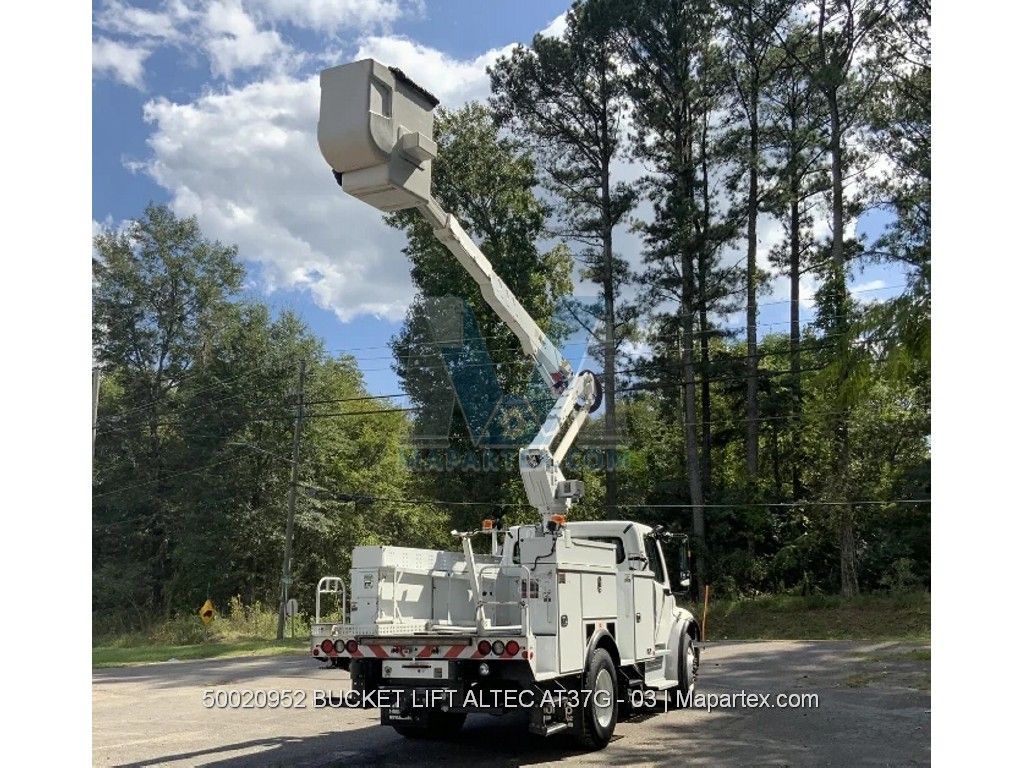 BOOM LIFT TRUCK ALTEC AT37G 43 FT