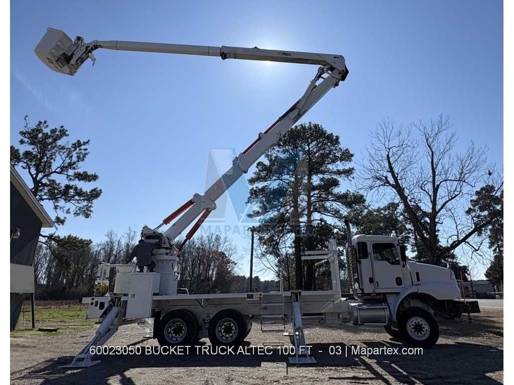 BOOM LIFT TRUCK HIGH REACH ALTEC 100 FT