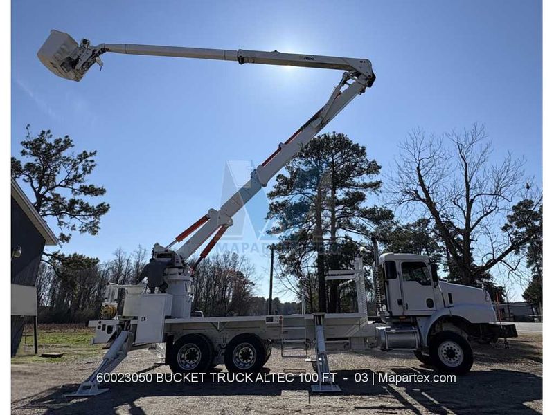 BOOM LIFT TRUCK HIGH REACH ALTEC 100 FT