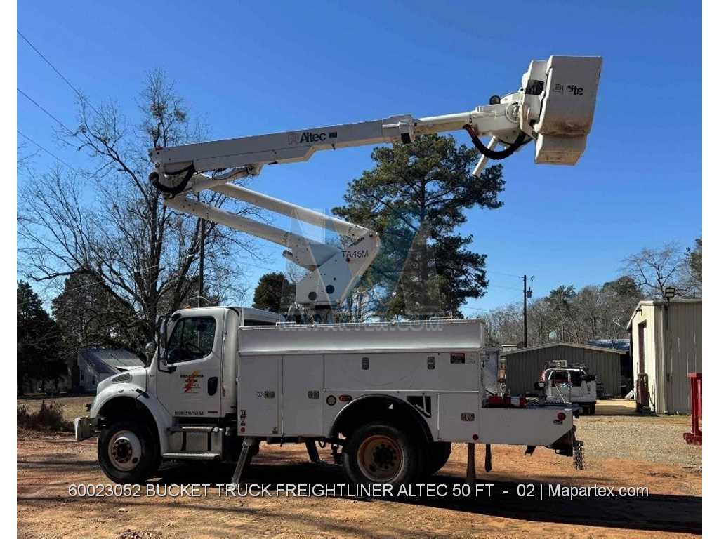 BOOM LIFT TRUCK FREIGHTLINER ALTEC 50 FT