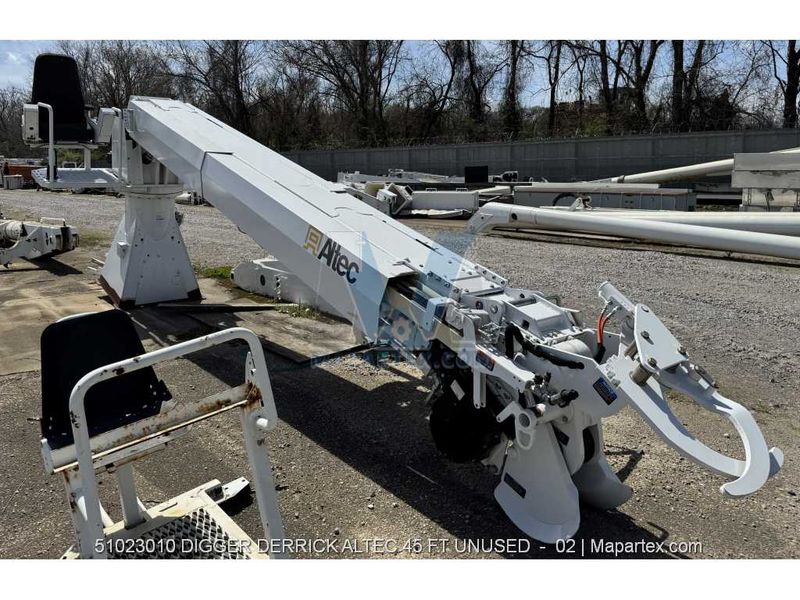 DIGGER DERRICK ALTEC 45 FT UNUSED