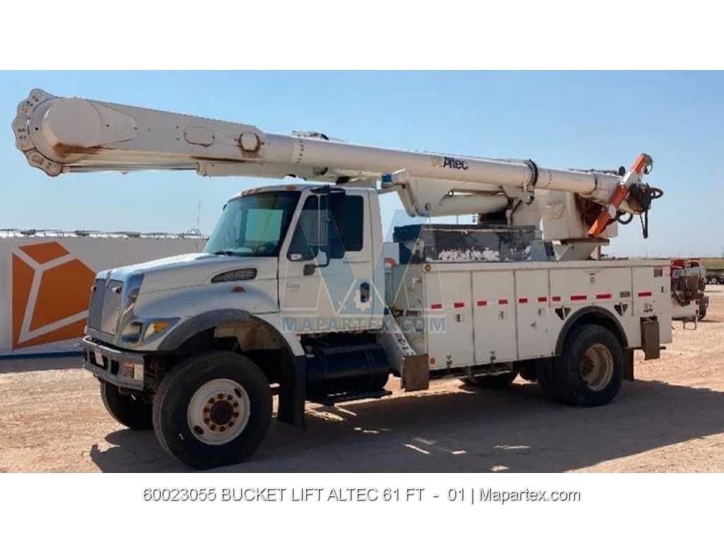 BUCKET LIFT ALTEC 61 FT