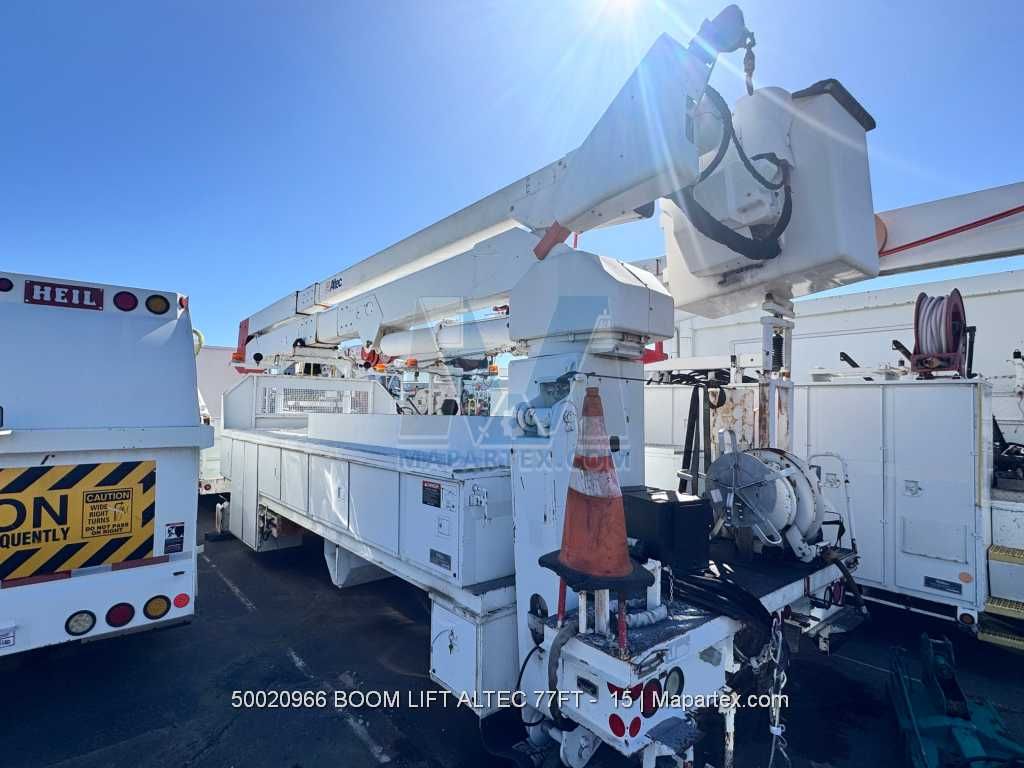 BUCKET LIFT ALTEC 77 FT