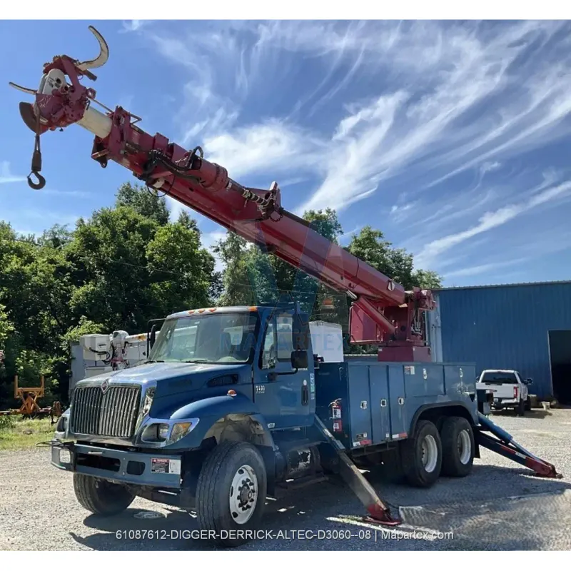 DIGGER DERRICK TRUCK ALTEC D3060TR
