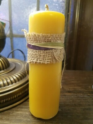Candle 100% Pure Canadian Beeswax Pillar 1.5 x 6