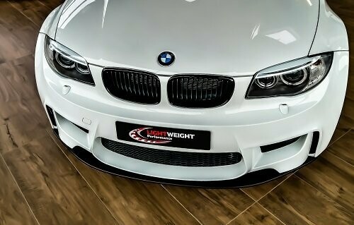 Lightweight front lip gloss black