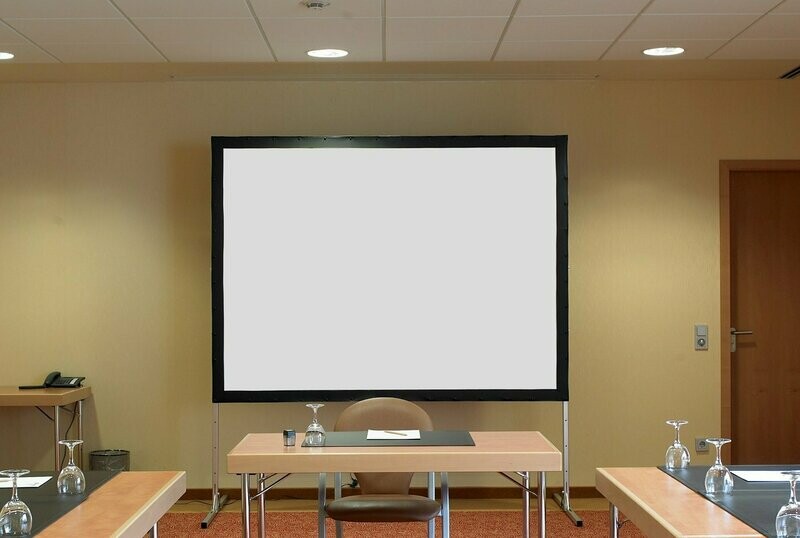 Mobile Faltleinwand FastFold Deluxe für Frontprojektion Mobile Faltleinwand FastFold Deluxe für Frontprojektion