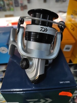 Carrete Daiwa Sweepfire E 2500 C