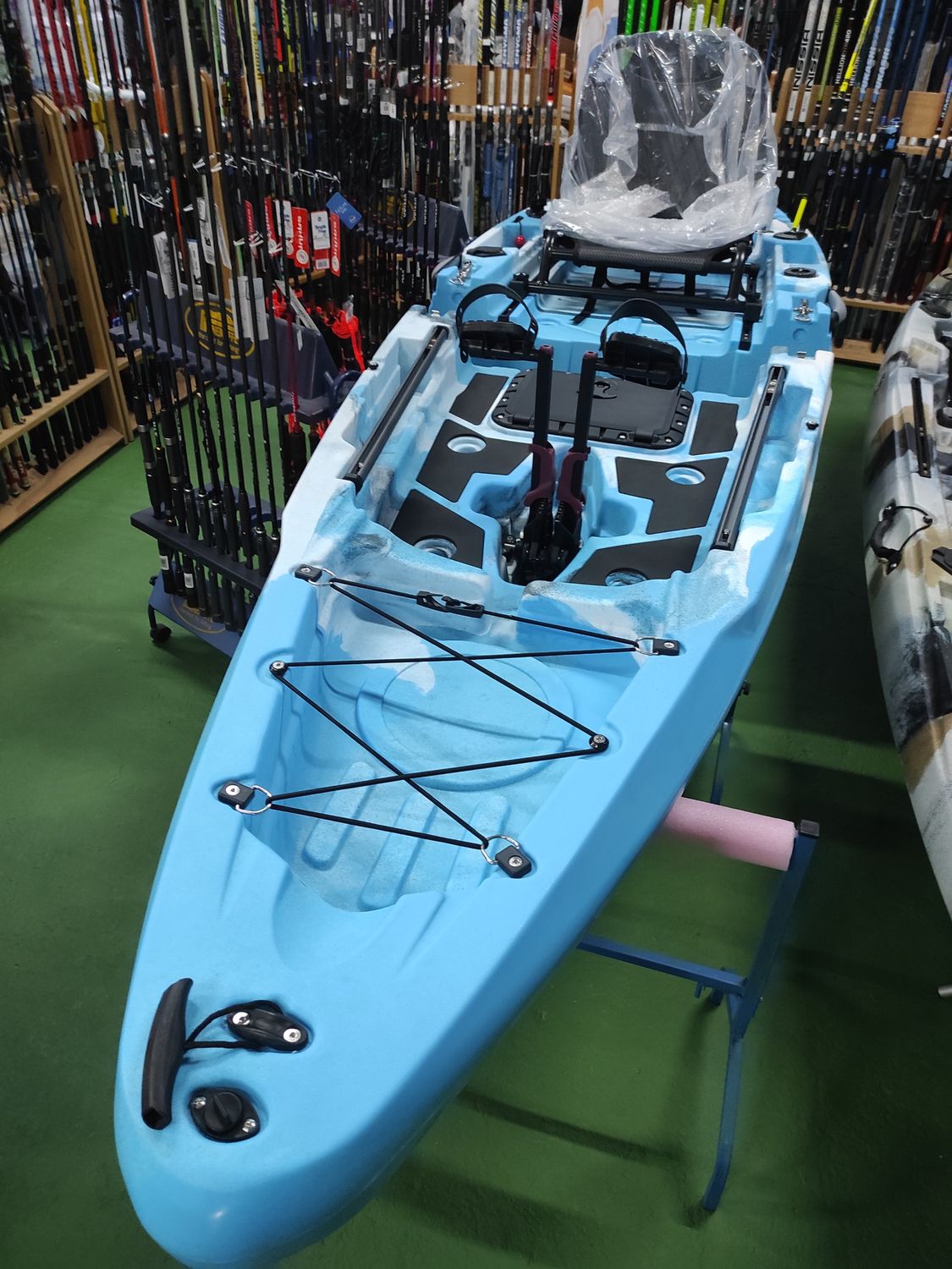 Kayak Makara 3.30Mtr 1 plaza - Divisible con motor pedales - Peso 32kg aprox. - Carga Máxima 180Kg aprox  Atlantic Kayak  - Color Azul