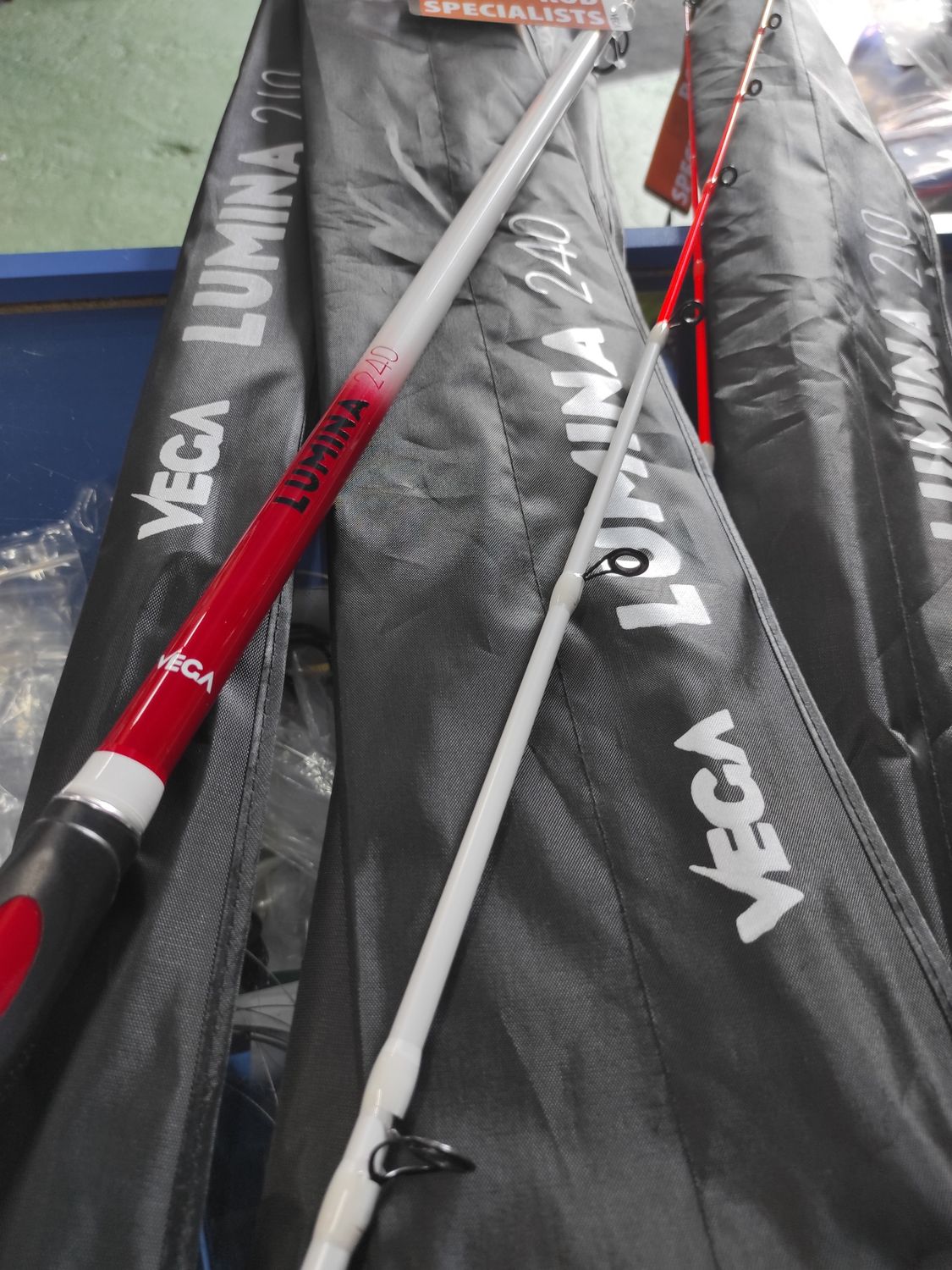 Caña Vega LUMINA 2.40Mtr / Ac 20-120Gr / Peso225Gr / High Tensile Carbon Hybrid