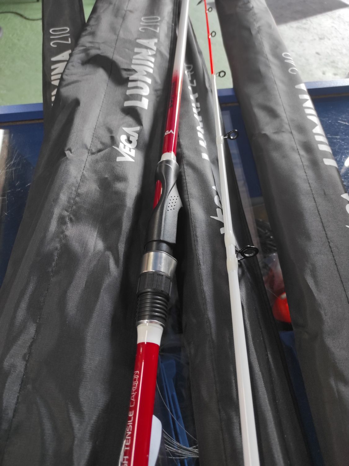 Caña Vega LUMINA 2.10Mtr / Ac 20-120Gr / Peso170Gr / High Tensile Carbon Hybrid