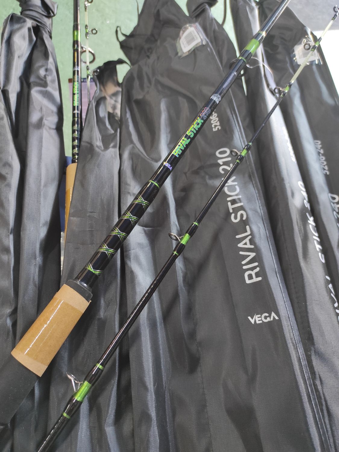Caña Vega RIVAL STICK 210 / 2.10Mtr / Ac 50-200Gr / Peso335Gr